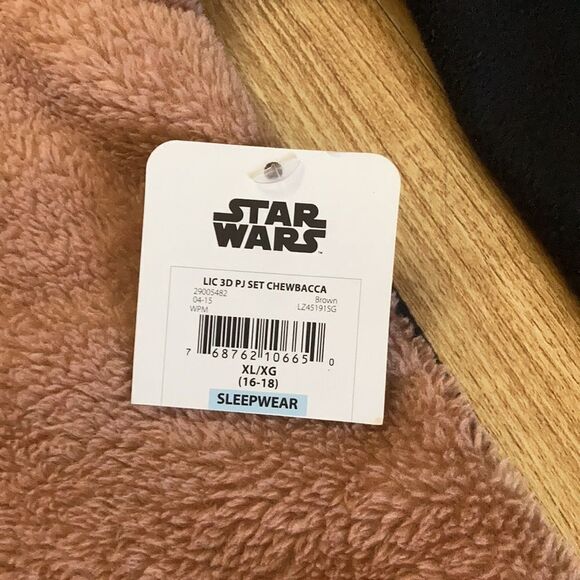 Star Wars Chebaca Sleep Top NWT - Picture 2 of 7